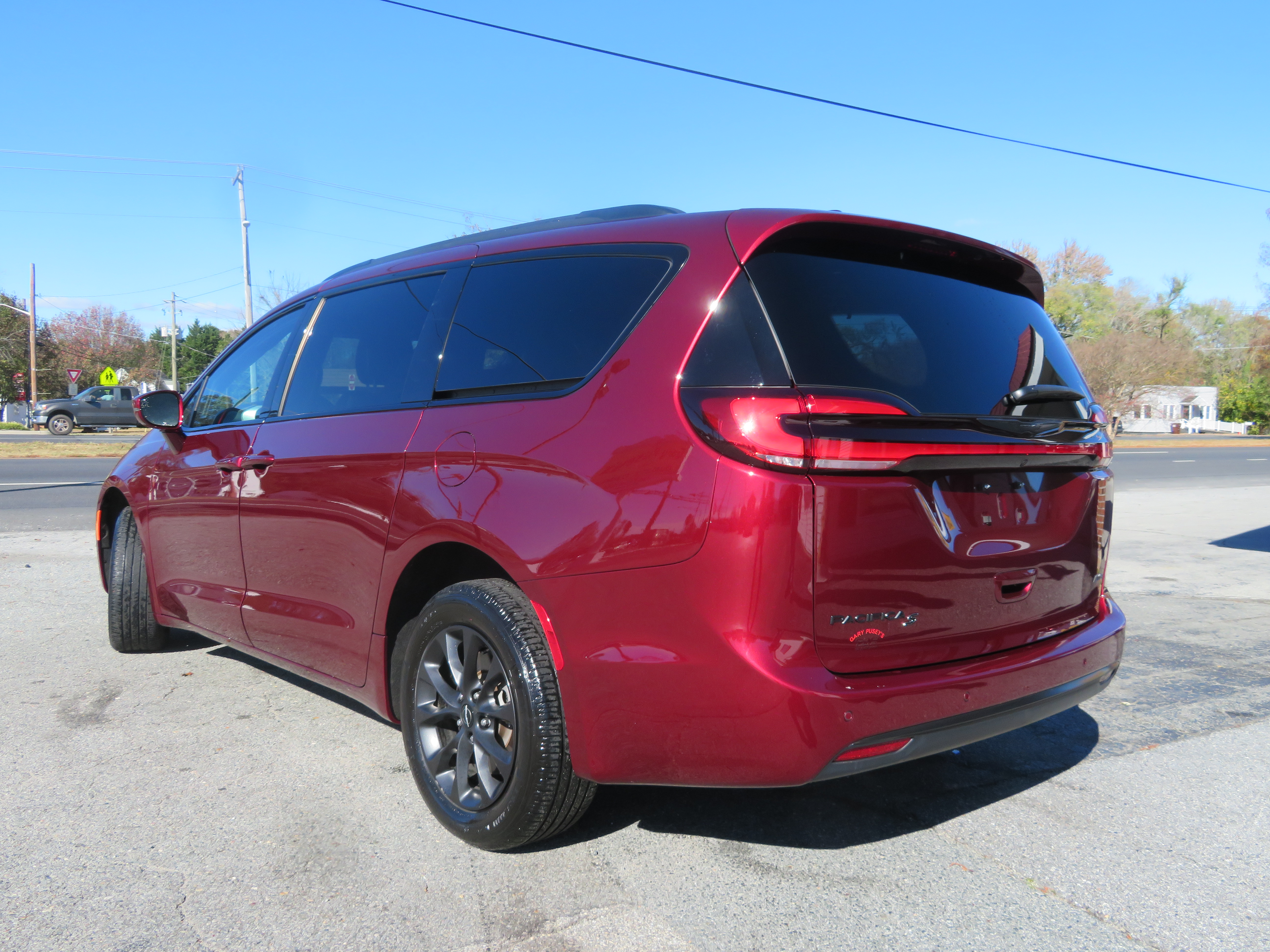 221 Chrysler Pacifica Touring L "S" Package LOW MILES!!